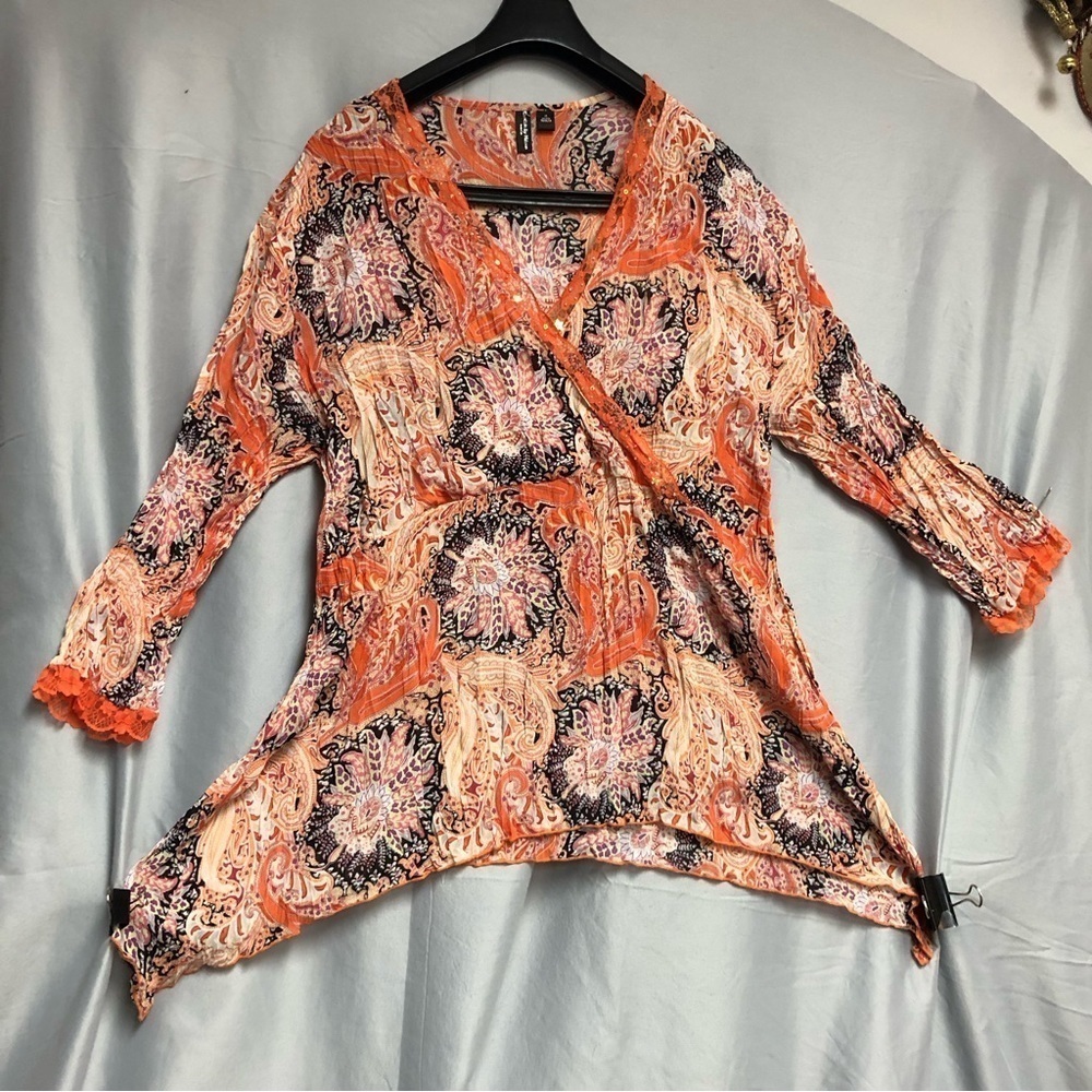 Essentials by Milano 1X orange white black, V-neck beaded long sleeve lace shirt